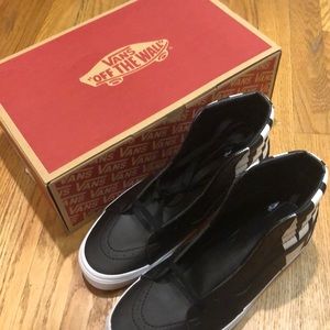 Sk8-Hi Black and White Logo Vans Sneakers